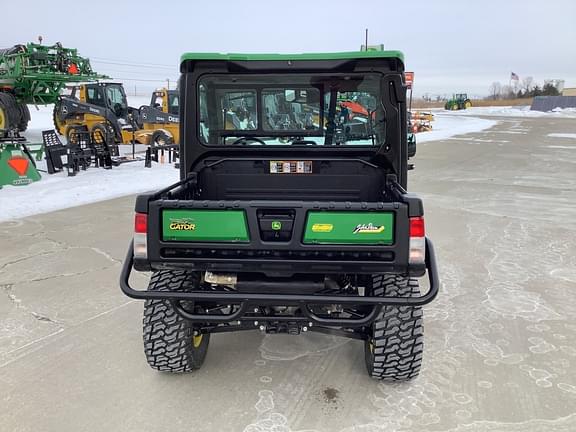 Image of John Deere XUV 835R equipment image 4