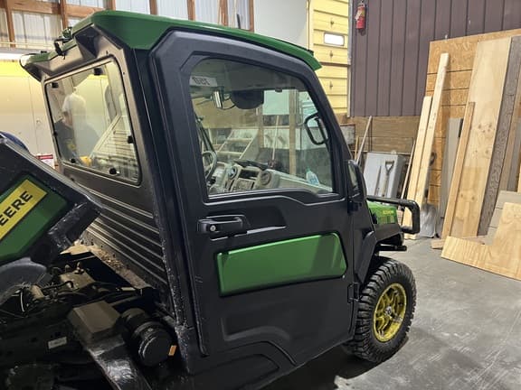 Image of John Deere XUV 835R equipment image 4