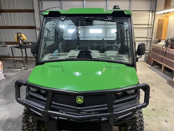Image of John Deere XUV 835R equipment image 1