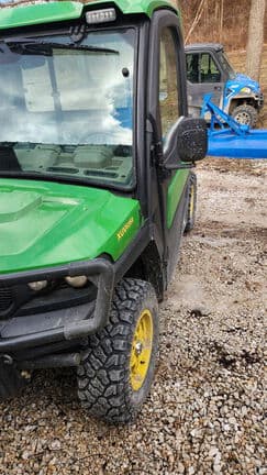 Image of John Deere XUV 835R equipment image 1