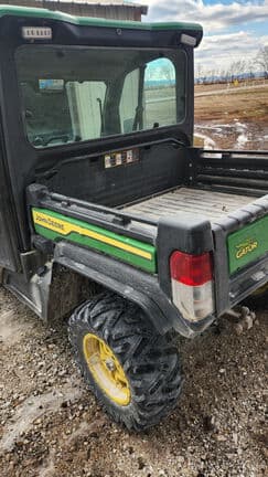 Image of John Deere XUV 835R equipment image 3