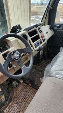 Image of John Deere XUV 835R equipment image 4