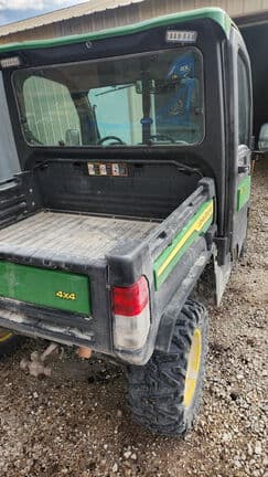 Image of John Deere XUV 835R equipment image 2