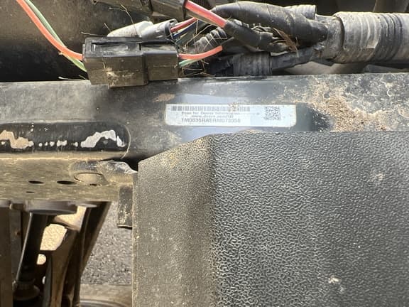 Image of John Deere XUV 835R equipment image 1