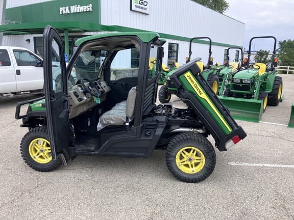 Image of John Deere XUV 835R equipment image 4