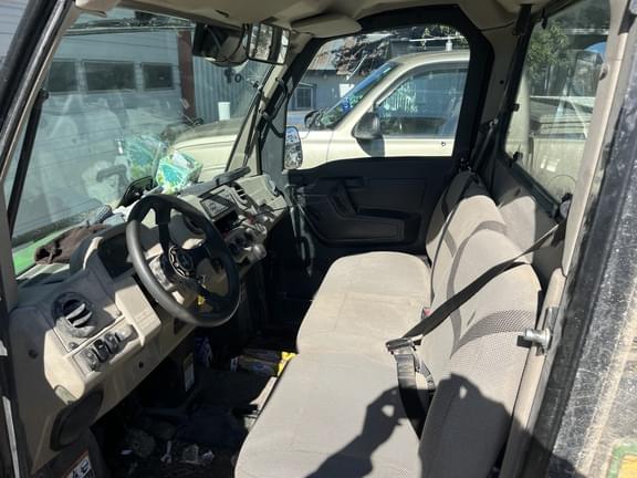 Image of John Deere XUV 835R equipment image 4