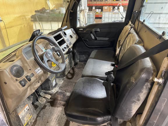 Image of John Deere XUV 835R equipment image 2