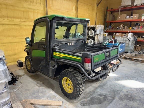2024 John Deere XUV 835R Equipment Image0