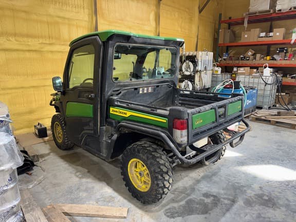 Image of John Deere XUV 835R Primary image