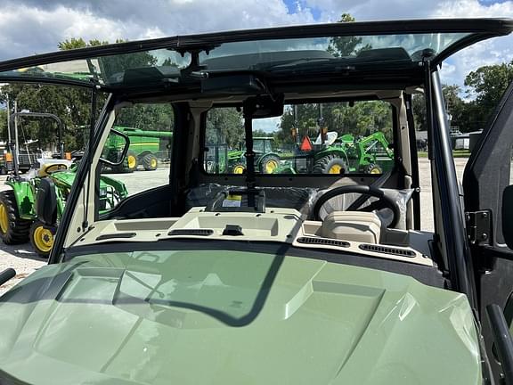 Image of John Deere XUV 835R equipment image 1