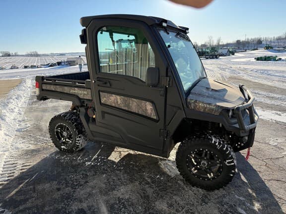 Image of John Deere XUV 835R equipment image 3