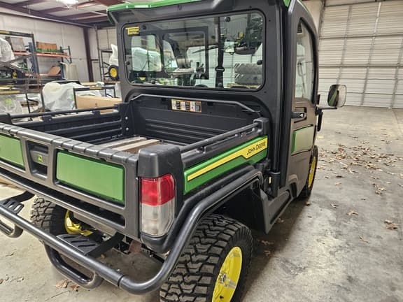 Image of John Deere XUV 835R equipment image 4