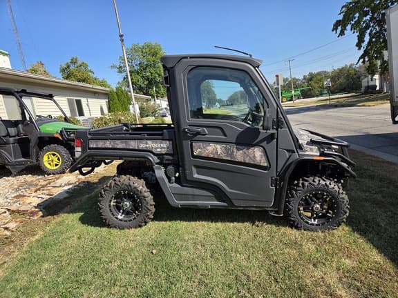 Image of John Deere XUV 835R equipment image 3
