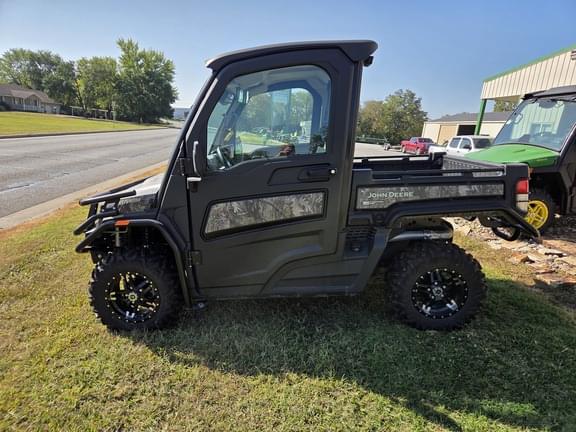 Image of John Deere XUV 835R equipment image 1