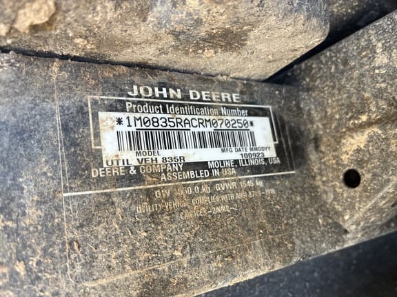 Image of John Deere XUV 835R equipment image 1