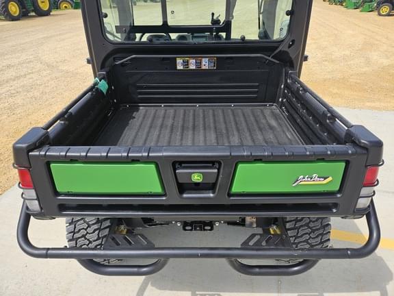 Image of John Deere XUV 835R equipment image 4