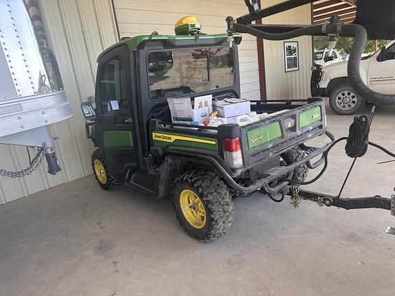 Image of John Deere XUV 835R equipment image 3