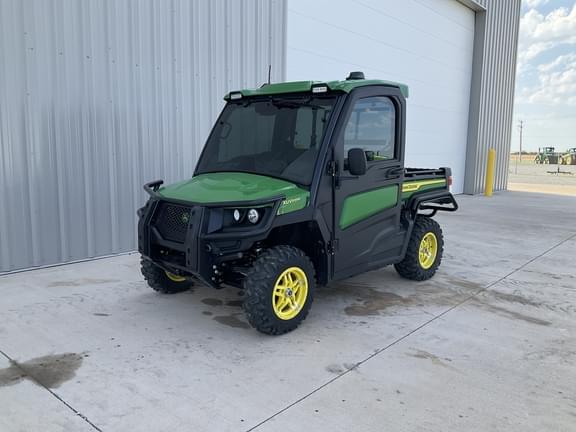 Image of John Deere XUV 835R equipment image 1