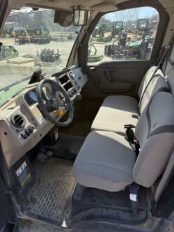 Image of John Deere XUV 835R equipment image 2