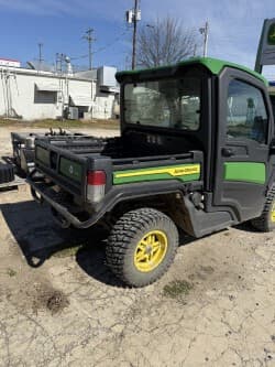 Image of John Deere XUV 835R equipment image 1