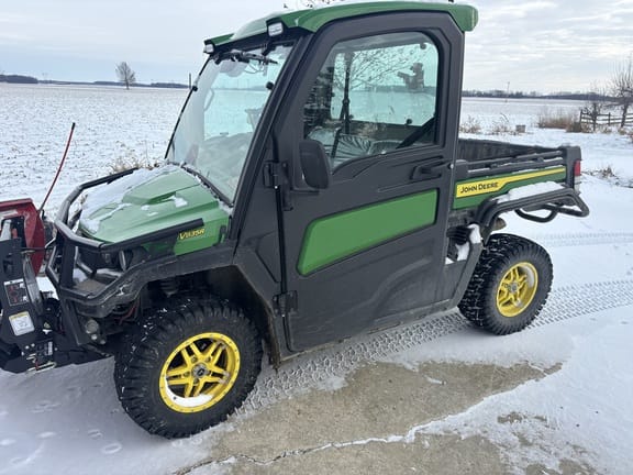 2024 John Deere XUV 835R Equipment Image0