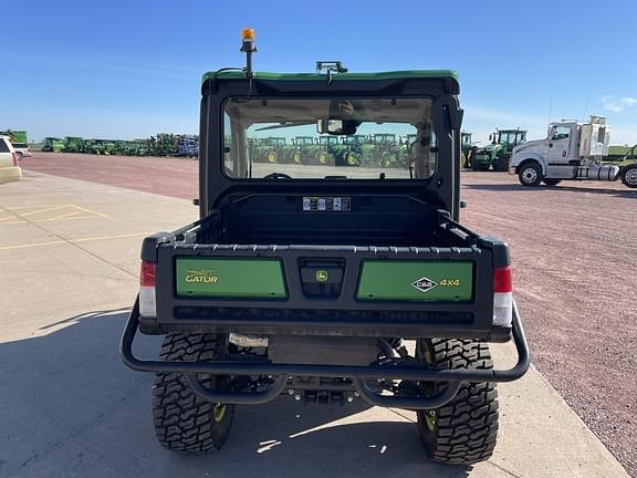 Image of John Deere XUV 835R equipment image 2