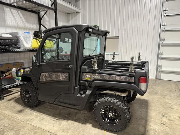 Image of John Deere XUV 835R equipment image 3