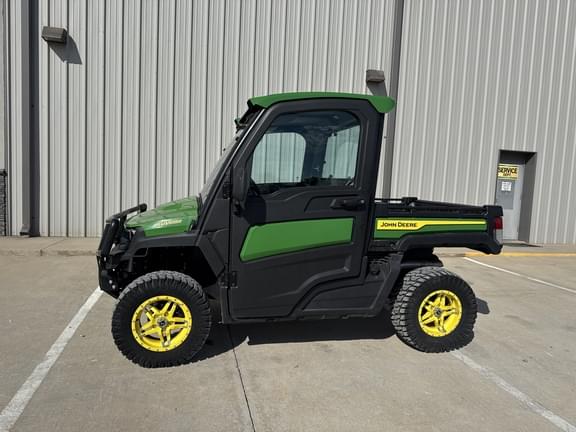 Image of John Deere XUV 835R equipment image 1