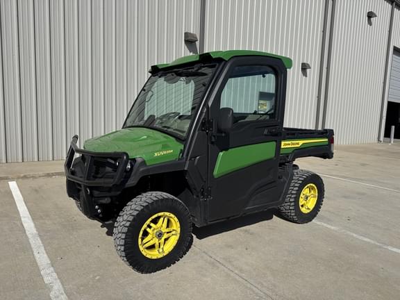 Image of John Deere XUV 835R equipment image 3