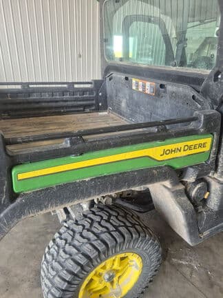 Image of John Deere XUV 835R Image 1