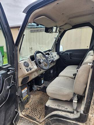 Image of John Deere XUV 835R equipment image 4