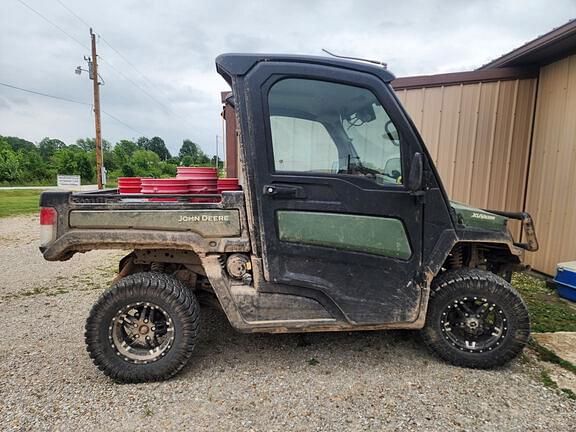 Image of John Deere XUV 835R equipment image 2