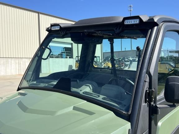 Image of John Deere XUV 835R equipment image 2