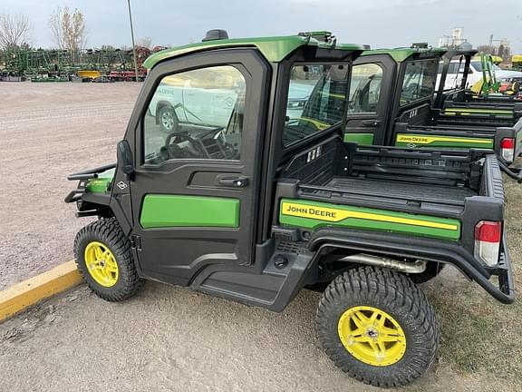 Image of John Deere XUV 835R equipment image 1