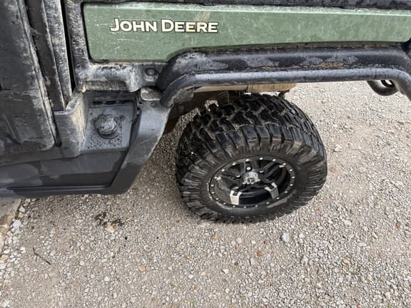 Image of John Deere XUV 835R equipment image 4