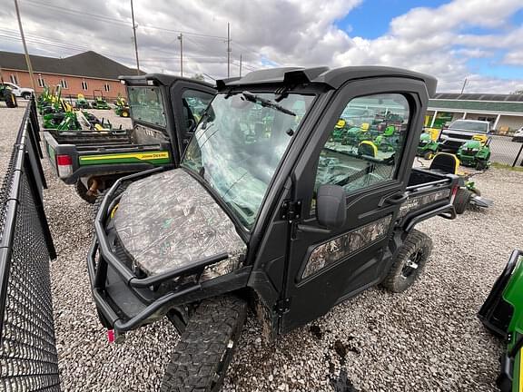 Image of John Deere XUV 835R equipment image 1