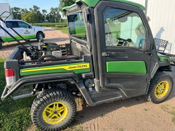 Image of John Deere XUV 835R Image 1