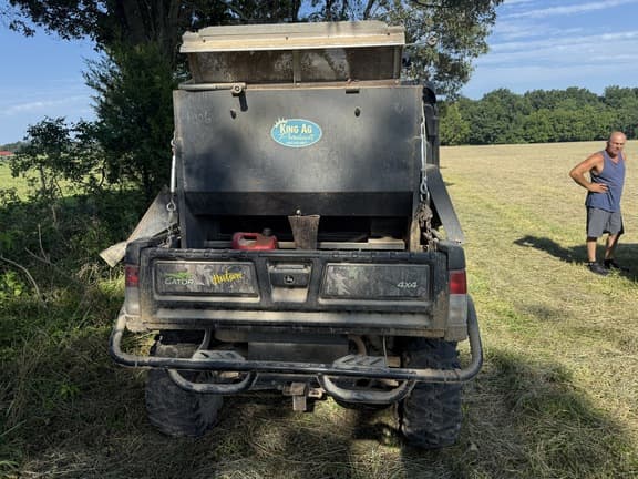 Image of John Deere XUV 835R equipment image 4