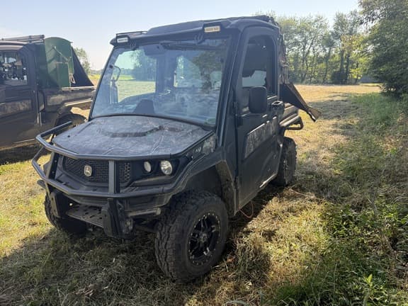 Image of John Deere XUV 835R equipment image 2