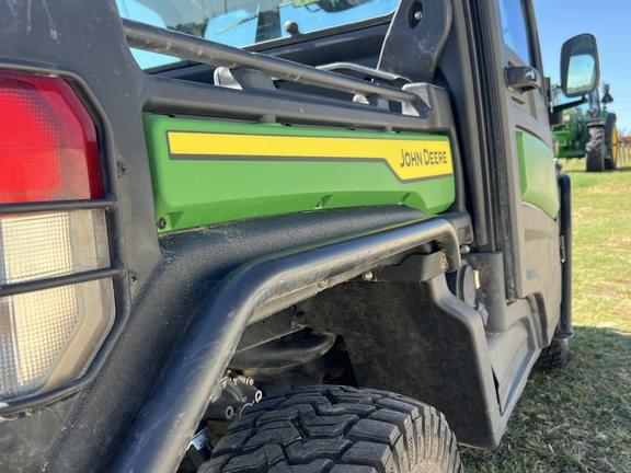 Image of John Deere XUV 835R equipment image 4