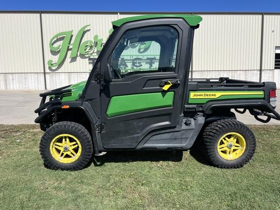 Image of John Deere XUV 835R equipment image 1