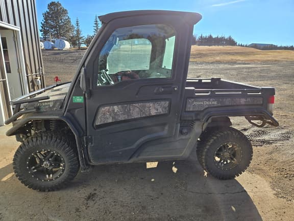 Image of John Deere XUV 835R equipment image 1