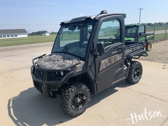 Image of John Deere XUV 835R equipment image 1