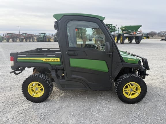 Image of John Deere XUV 835R equipment image 4