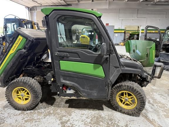 Image of John Deere XUV 835R equipment image 3