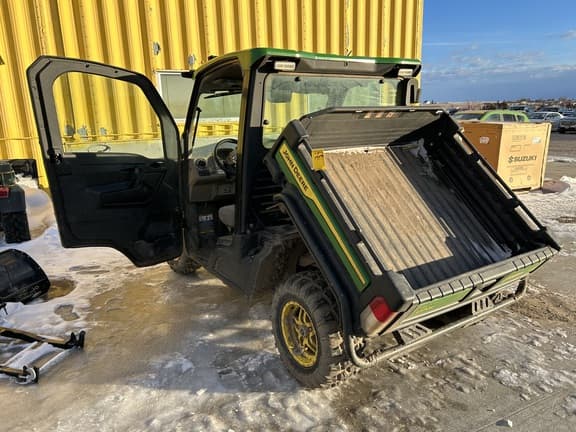 Image of John Deere XUV 835R equipment image 4