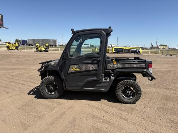 Image of John Deere XUV 835R equipment image 1