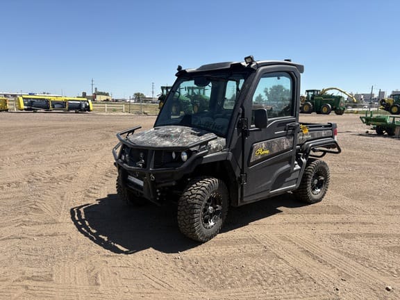2024 John Deere XUV 835R Equipment Image0