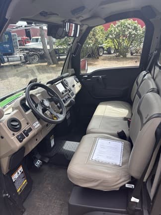 Image of John Deere XUV 835R equipment image 4
