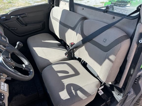 Image of John Deere XUV 835R equipment image 4